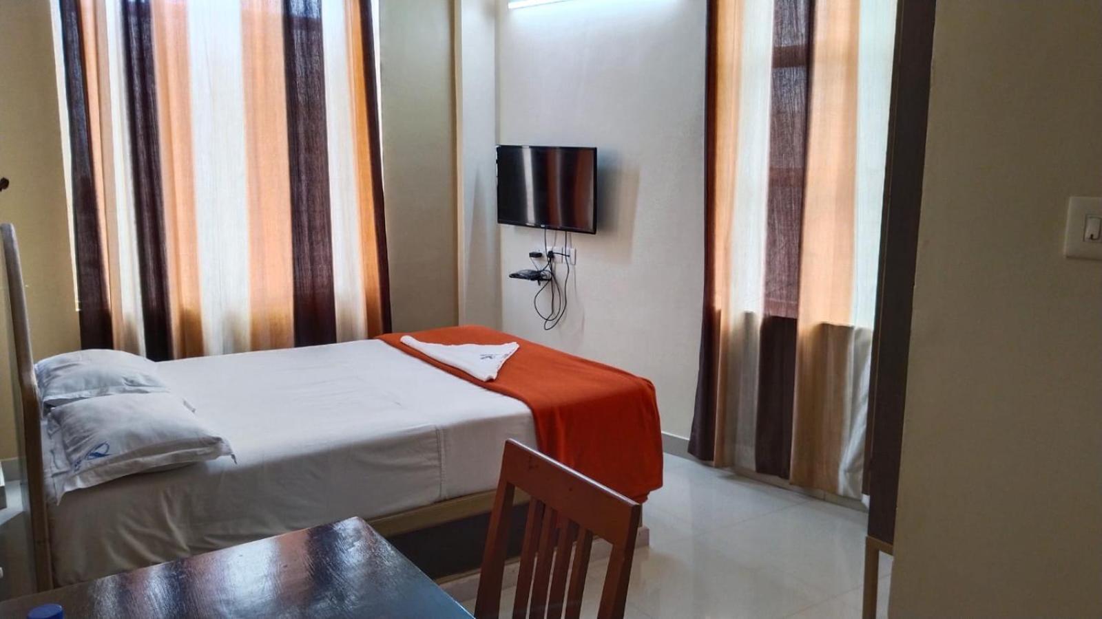 Hotel Falcon Thiruvananthapuram Exterior photo