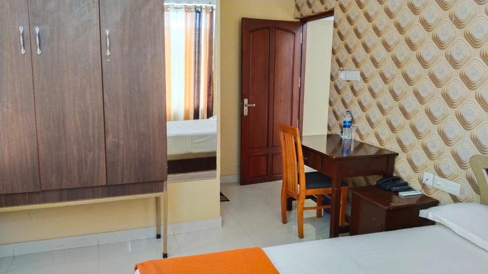 Hotel Falcon Thiruvananthapuram Exterior photo